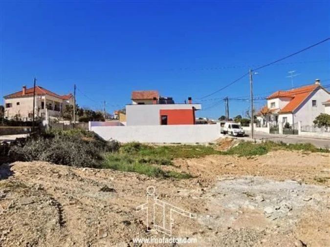 Terreno para Venda em Benquerenças Foto 2