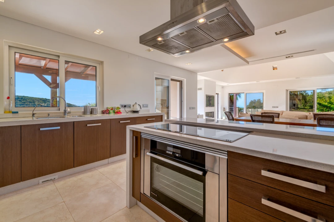 Moradia T5 para Venda em Santa Barbara de Nexe Foto 9