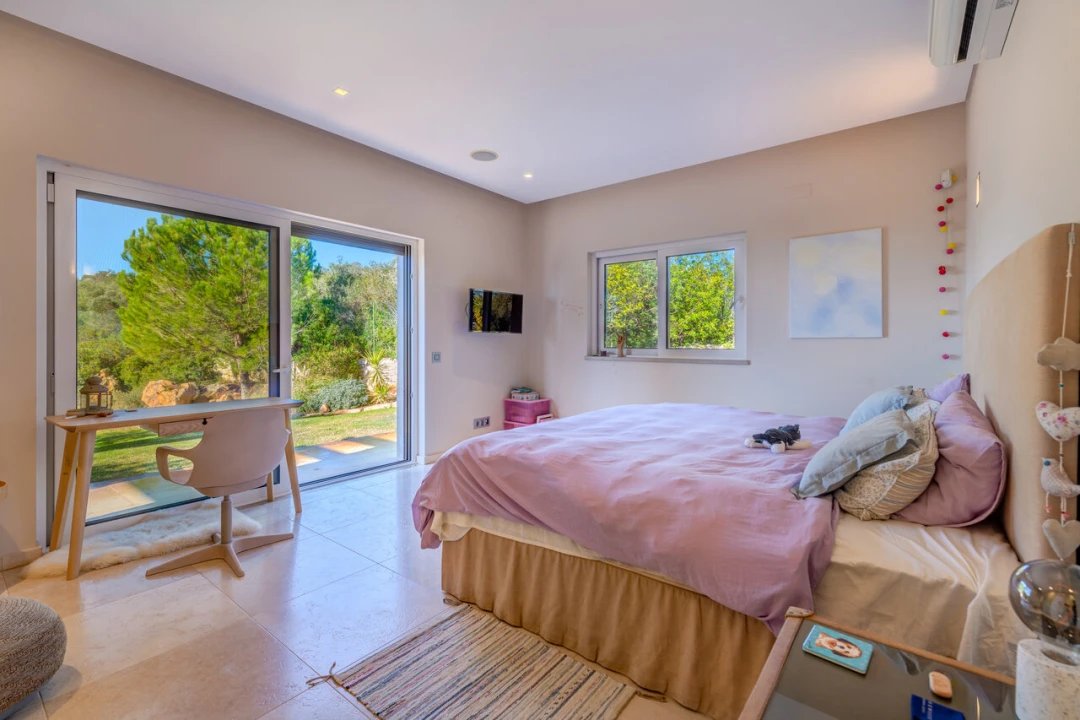 Moradia T5 para Venda em Santa Barbara de Nexe Foto 12