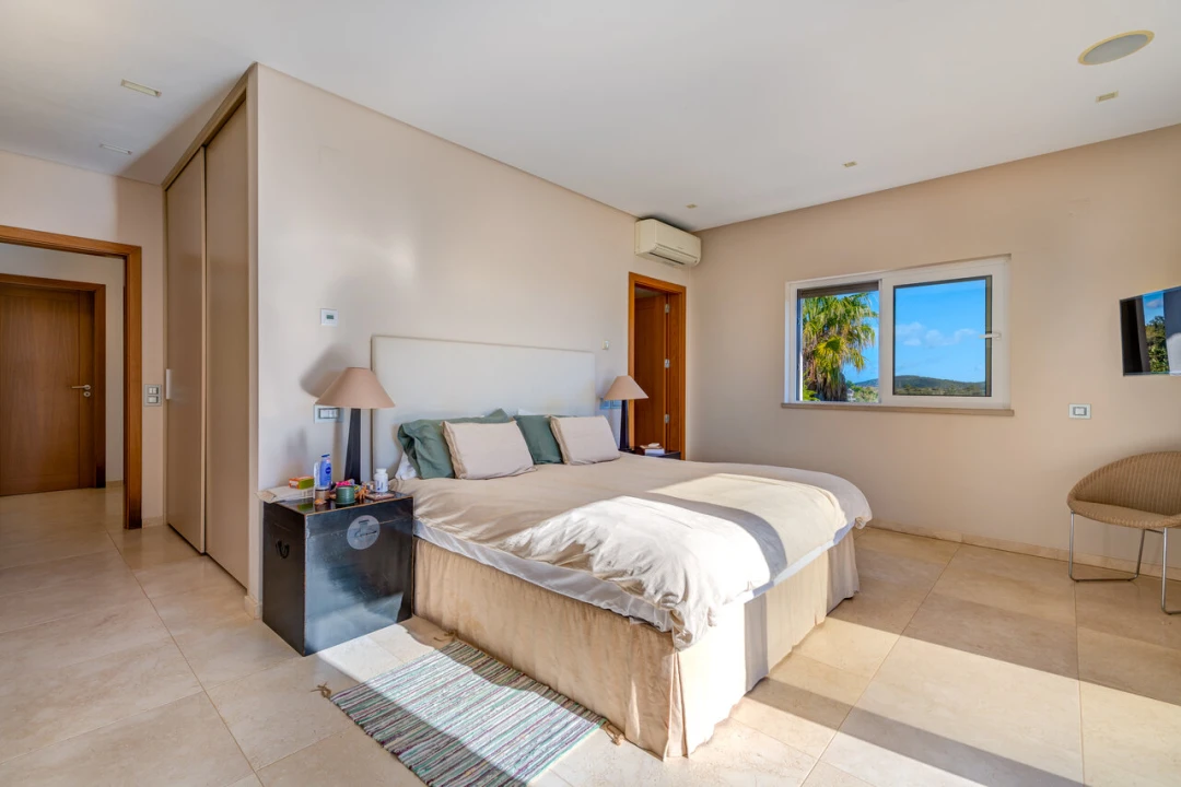 Moradia T5 para Venda em Santa Barbara de Nexe Foto 21