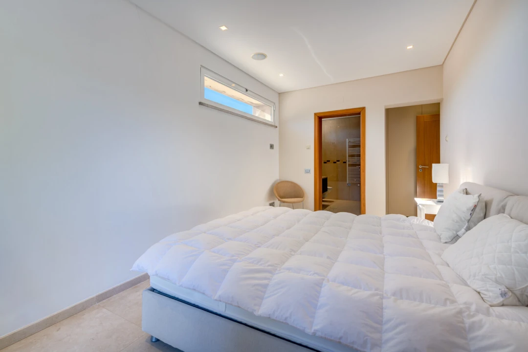 Moradia T5 para Venda em Santa Barbara de Nexe Foto 25