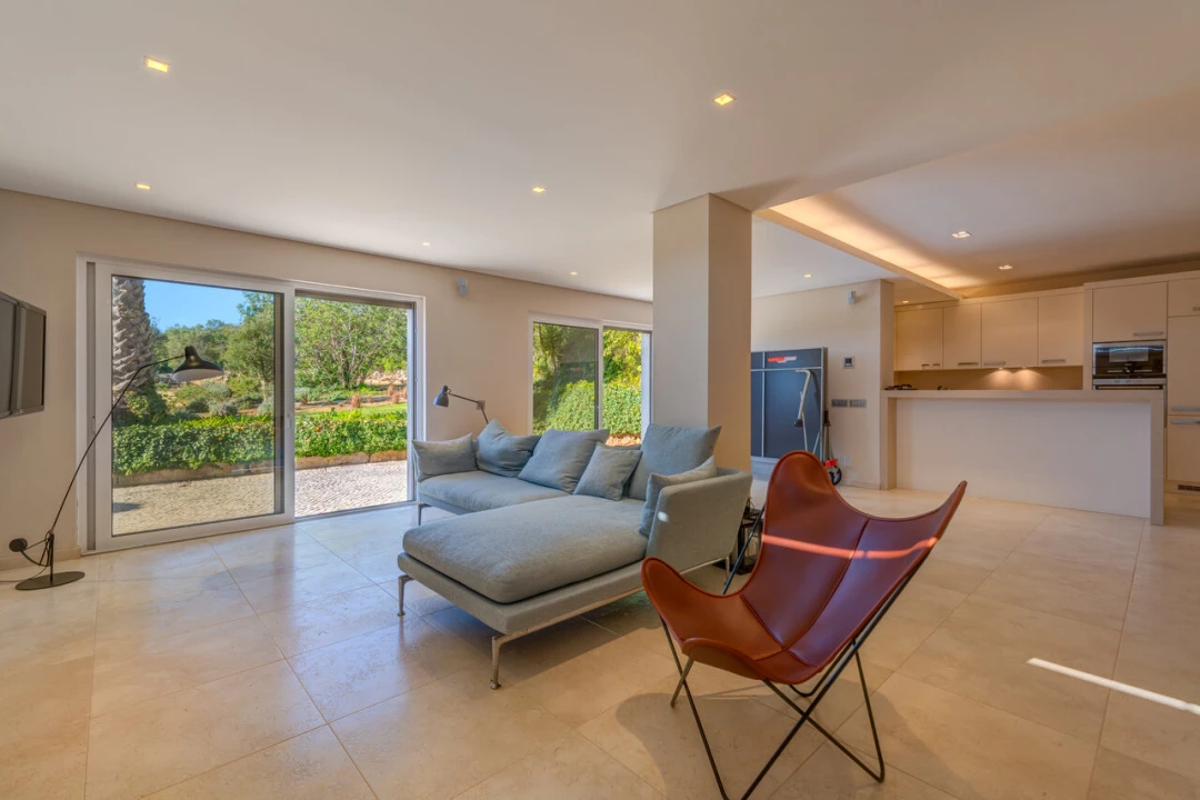 Moradia T5 para Venda em Santa Barbara de Nexe Foto 36