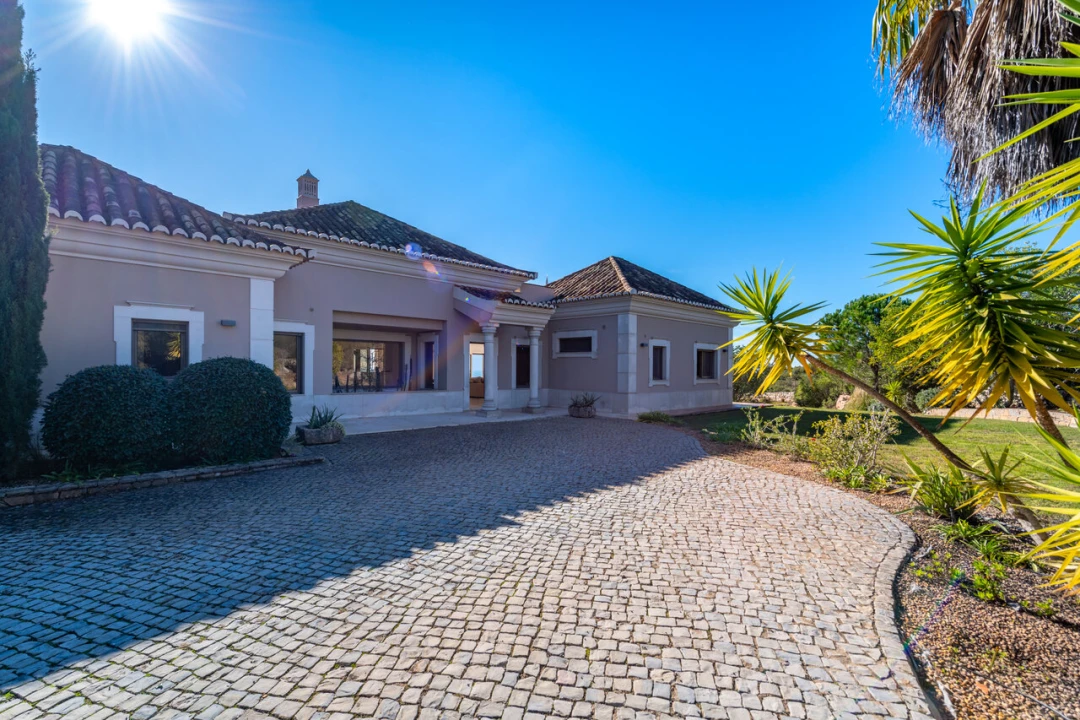 Moradia T5 para Venda em Santa Barbara de Nexe Foto 38