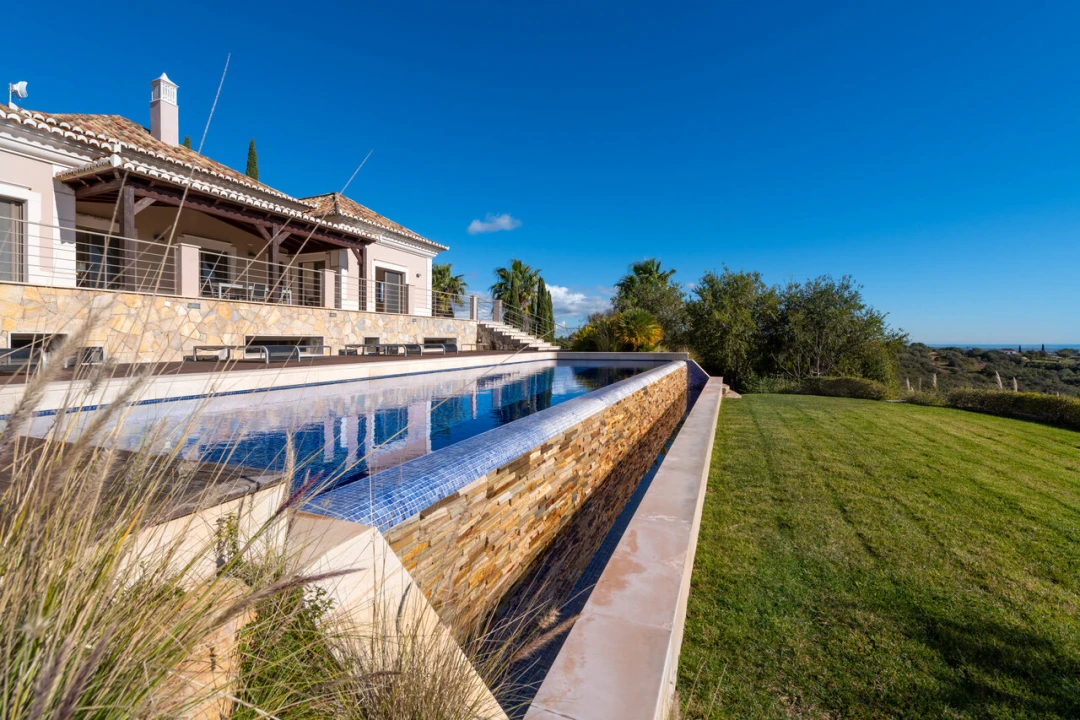 Moradia T5 para Venda em Santa Barbara de Nexe Foto 43