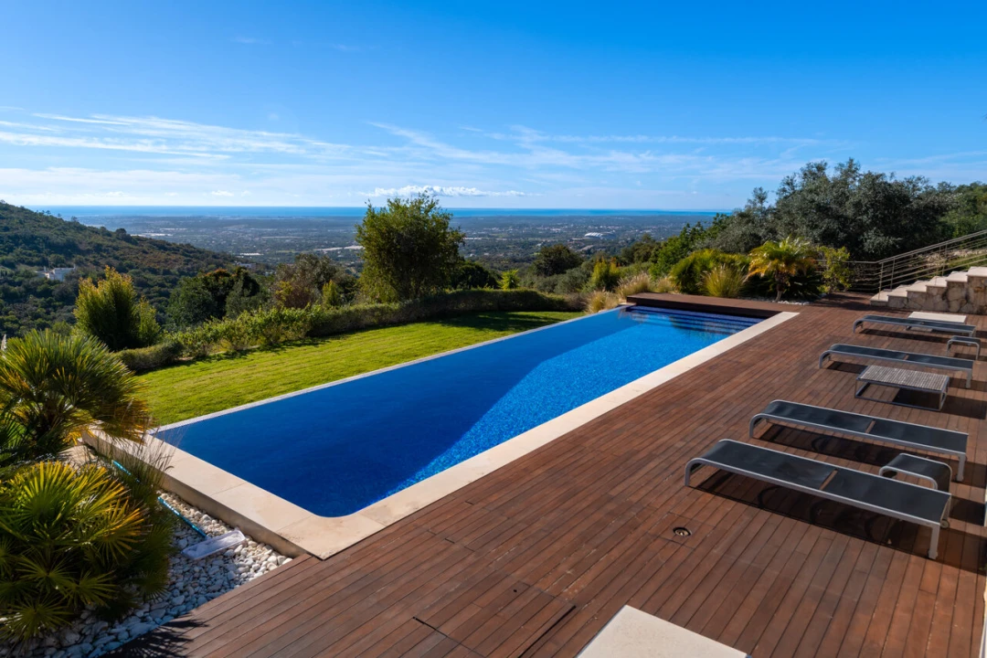 Moradia T5 para Venda em Santa Barbara de Nexe Foto 2