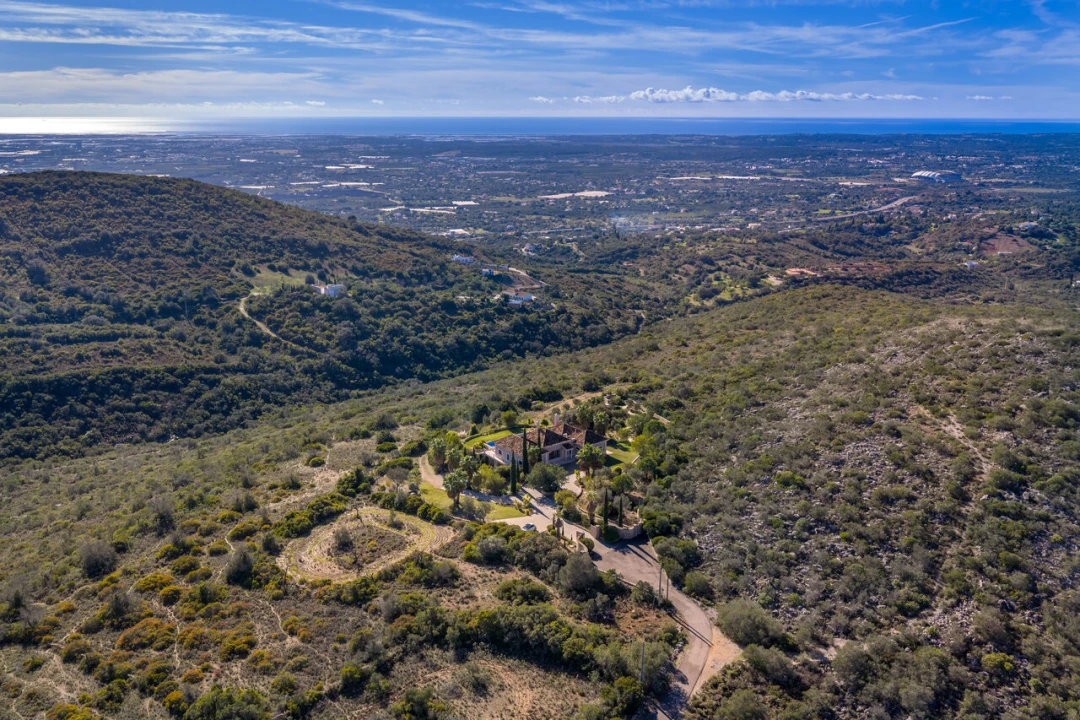 Moradia T5 para Venda em Santa Barbara de Nexe Foto 55