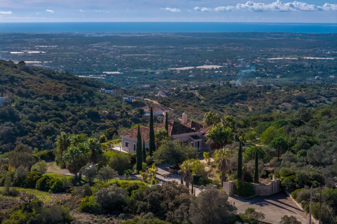 Moradia T5 para Venda em Santa Barbara de Nexe Foto 3