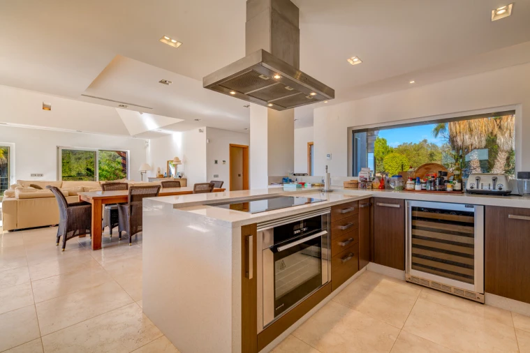 Moradia T5 para Venda em Santa Barbara de Nexe Foto 10