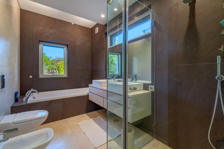 Moradia T5 para Venda em Santa Barbara de Nexe Foto 15