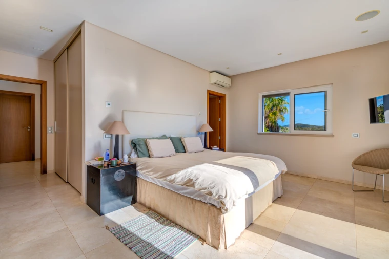 Moradia T5 para Venda em Santa Barbara de Nexe Foto 21