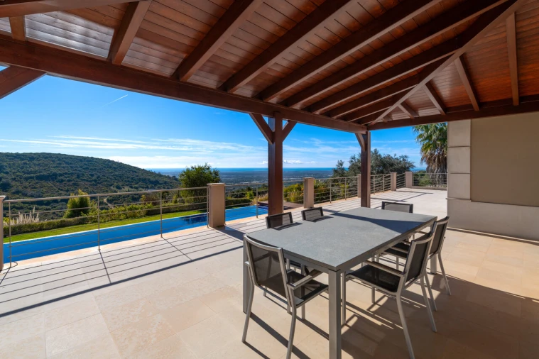 Moradia T5 para Venda em Santa Barbara de Nexe