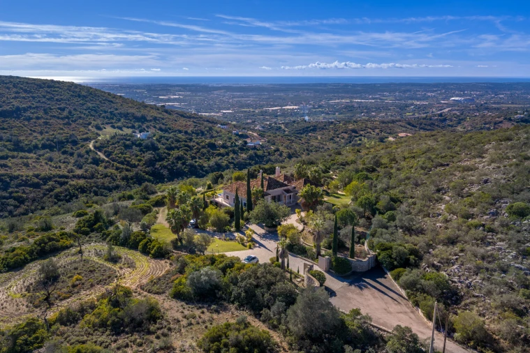 Moradia T5 para Venda em Santa Barbara de Nexe Foto 56