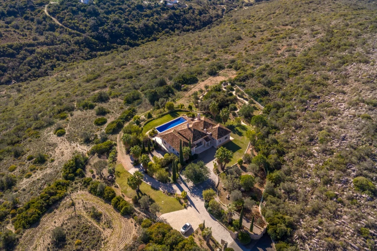 Moradia T5 para Venda em Santa Barbara de Nexe Foto 57