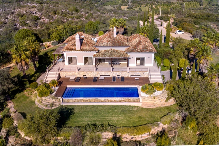 Moradia T5 para Venda em Santa Barbara de Nexe Foto 61