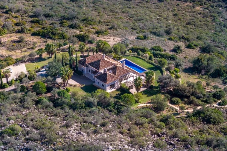 Moradia T5 para Venda em Santa Barbara de Nexe Foto 63