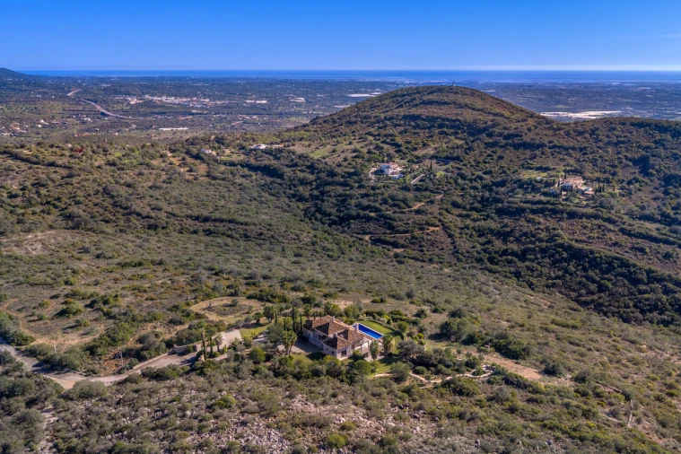 Moradia T5 para Venda em Santa Barbara de Nexe Foto 64