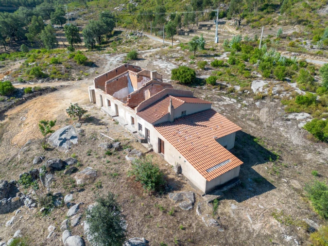 Quinta T0 para Venda em Monchique Foto 2