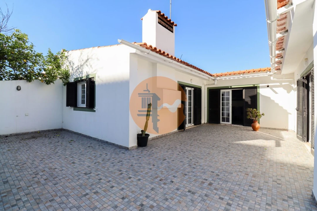 Moradia T4 para Venda em Monte Gordo Foto 2