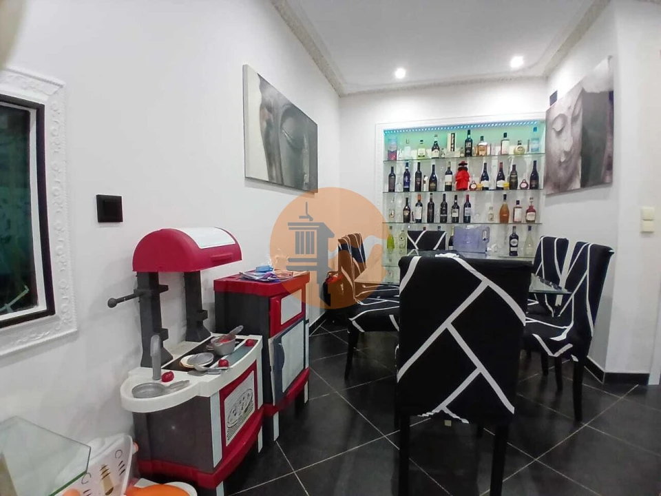 Apartamento T3 para Venda em Quelfes Foto 12