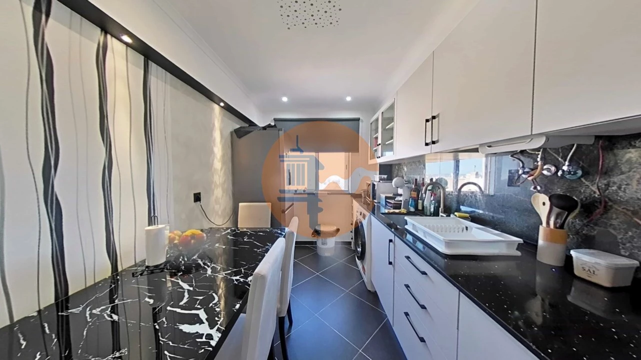 Apartamento T3 para Venda em Quelfes Foto 15