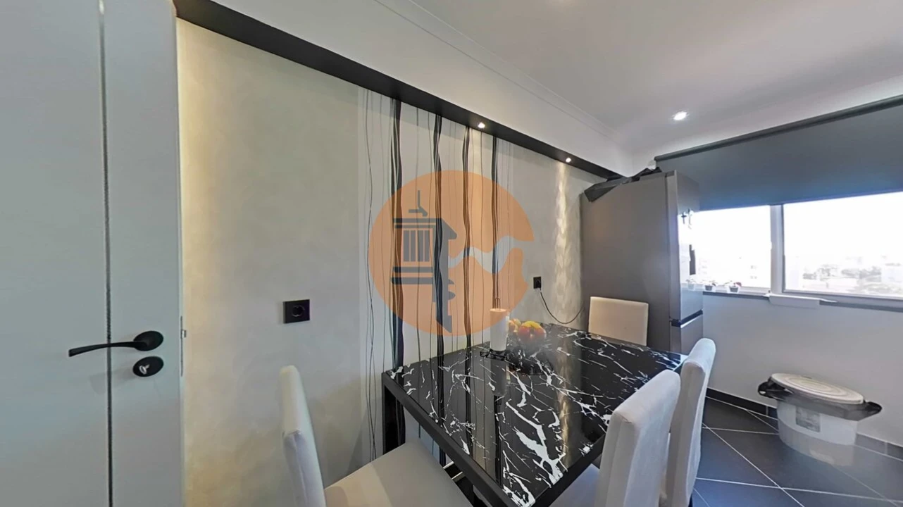 Apartamento T3 para Venda em Quelfes Foto 16