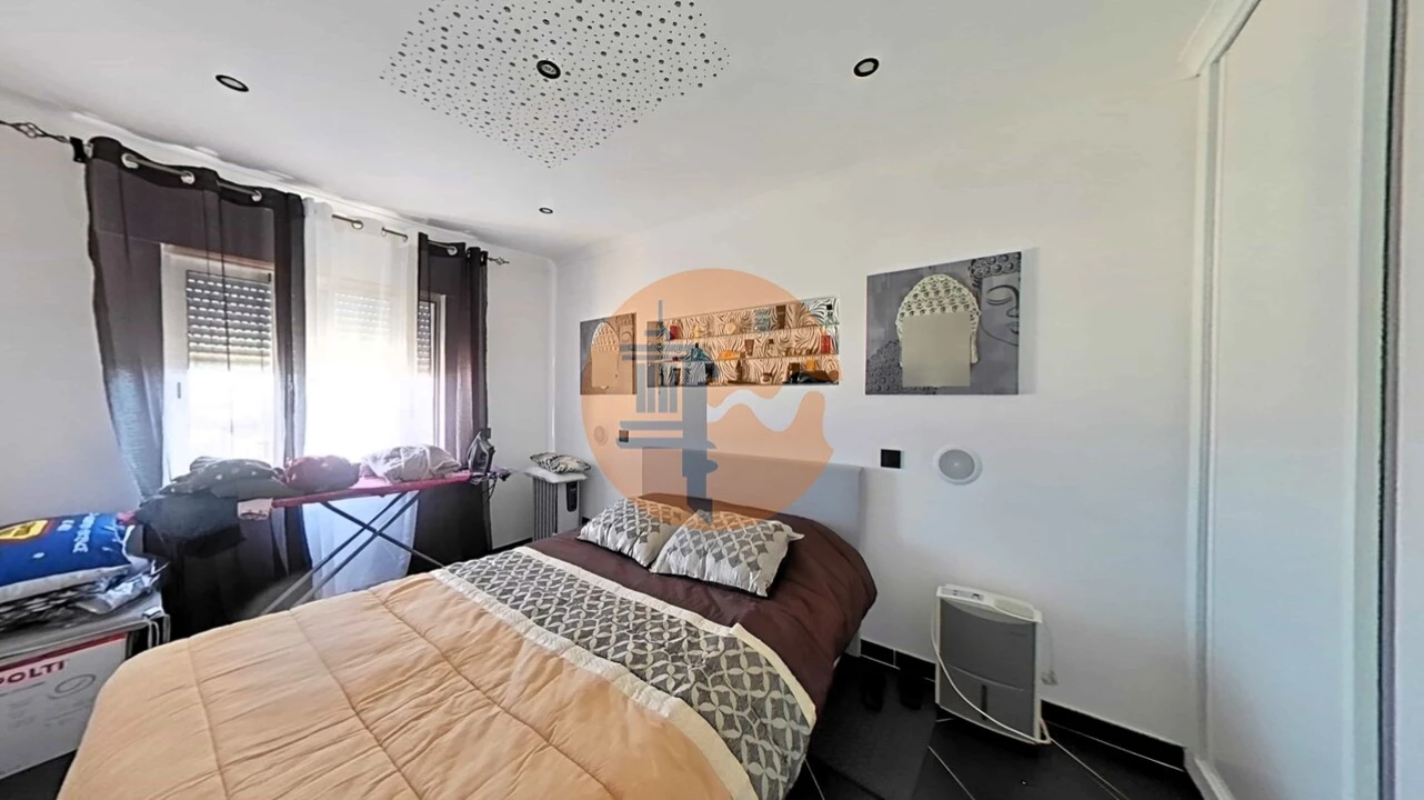 Apartamento T3 para Venda em Quelfes Foto 25