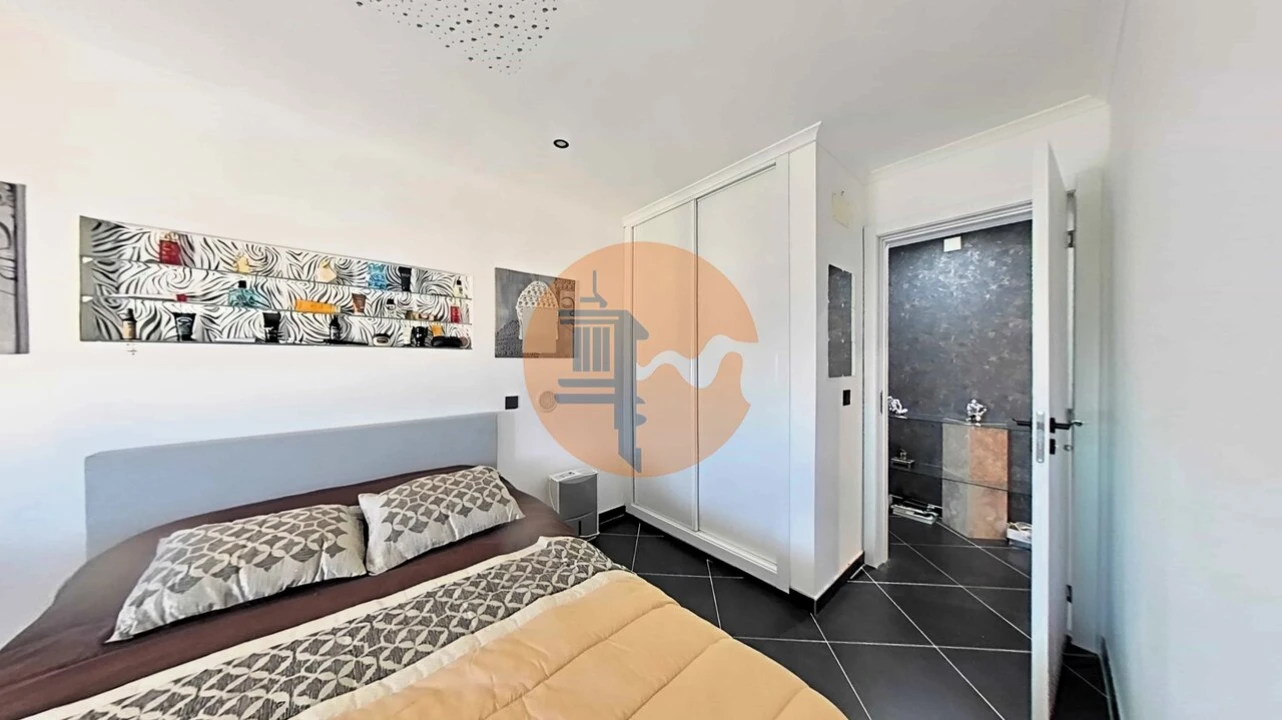 Apartamento T3 para Venda em Quelfes Foto 30