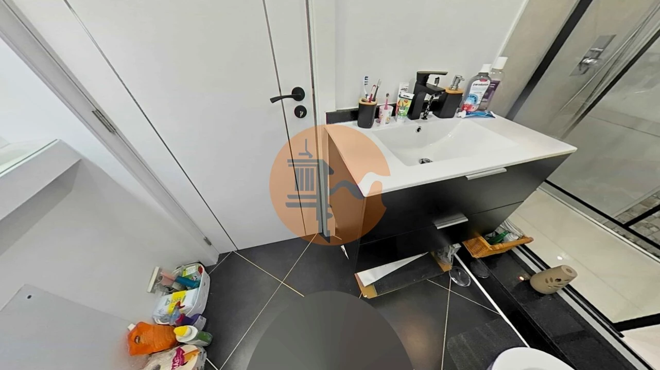 Apartamento T3 para Venda em Quelfes Foto 37