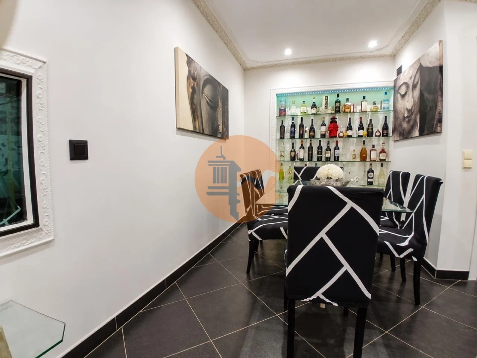 Apartamento T3 para Venda em Quelfes Foto 2