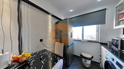 Apartamento T3 para Venda em Quelfes