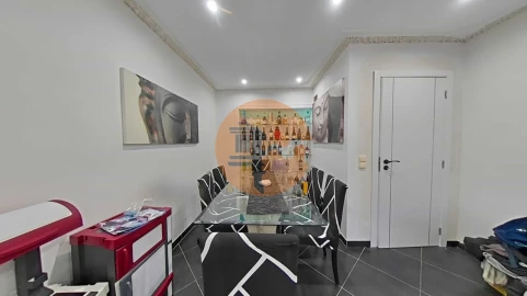 Apartamento T3 para Venda em Quelfes