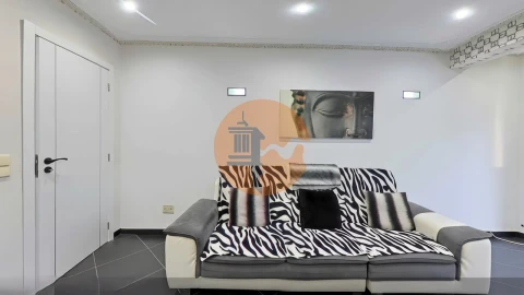 Apartamento T3 para Venda em Quelfes