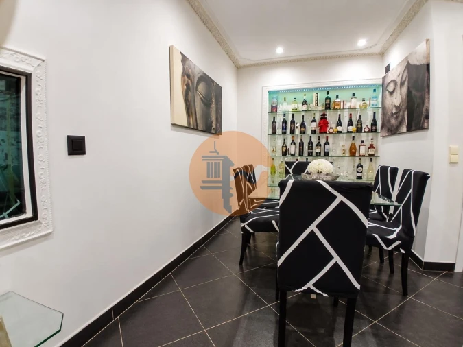 Apartamento T3 para Venda em Quelfes Foto 2
