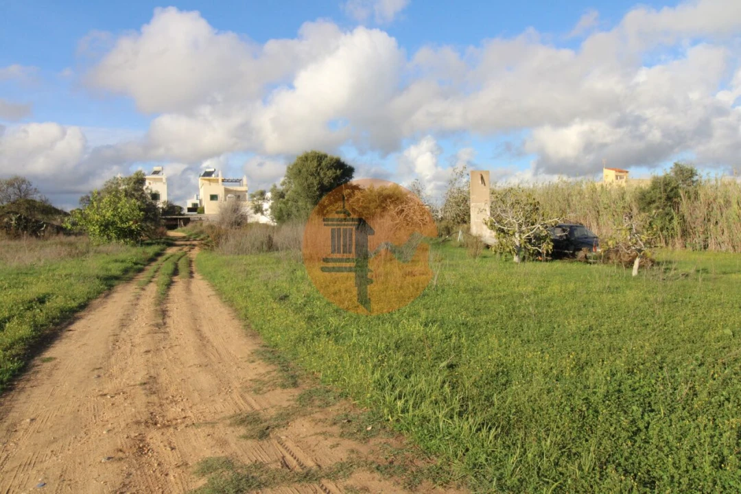 Terreno para Venda em Quelfes Foto 4
