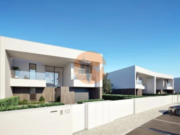 Moradia T4 para Venda em Lagos (São Sebastião e Santa Maria)