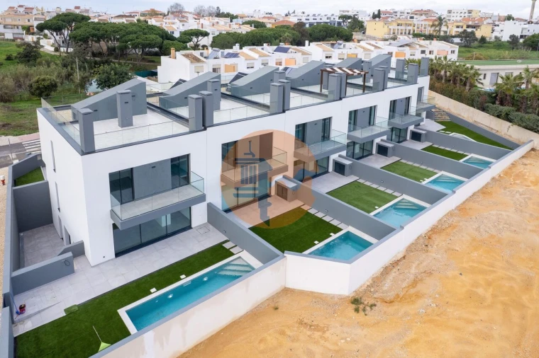 Moradia T4 para Venda em Montenegro Foto 29