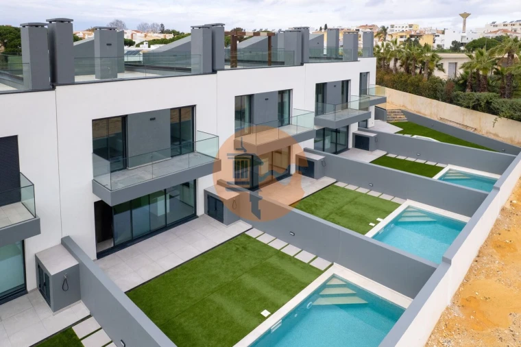 Moradia T4 para Venda em Montenegro Foto 26