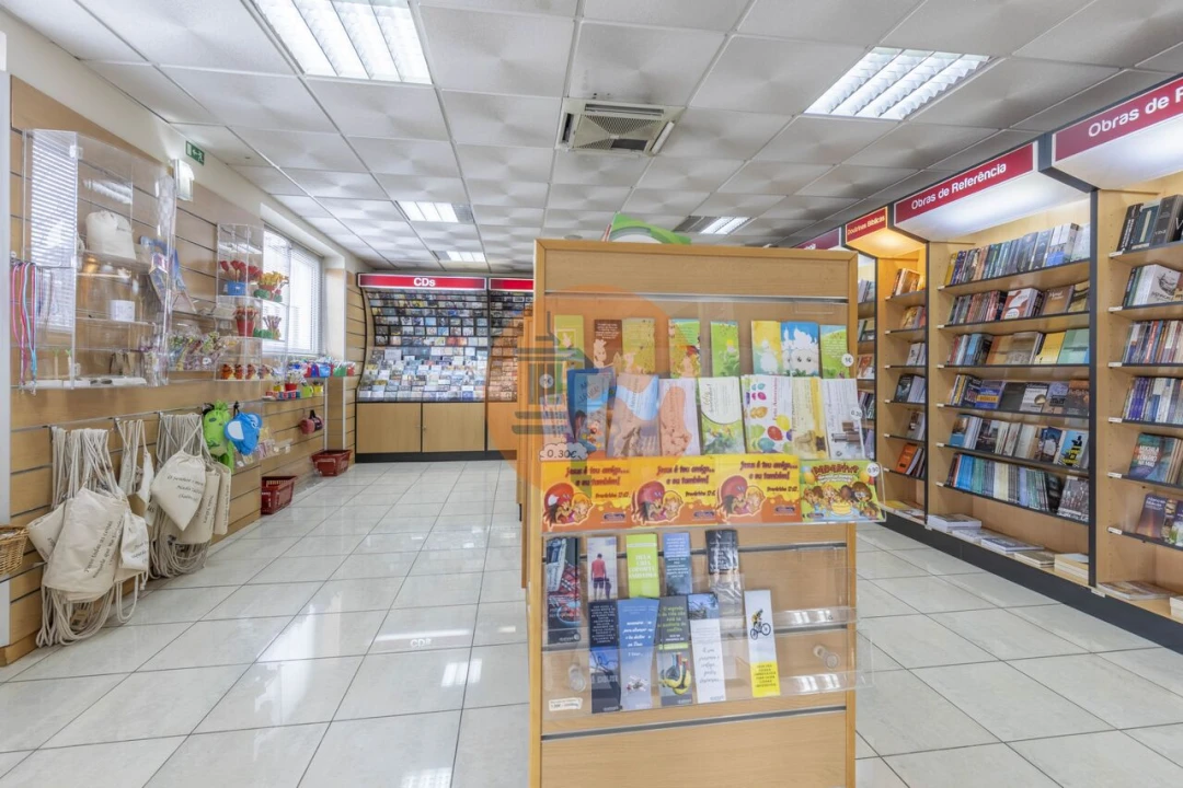 Moradia T5 para Venda em Alvalade Foto 2