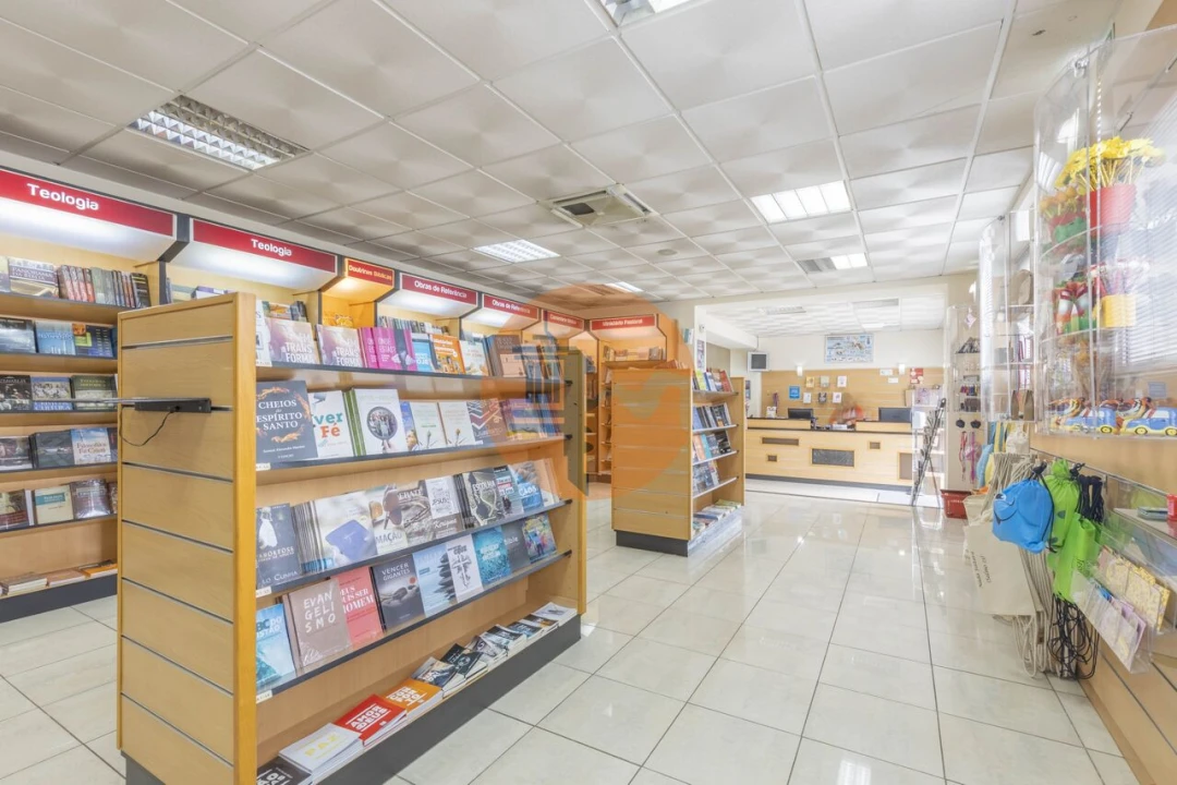 Moradia T5 para Venda em Alvalade Foto 4