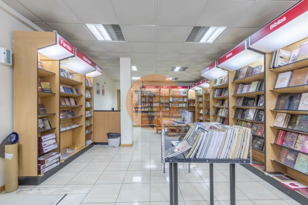 Moradia T5 para Venda em Alvalade Foto 6