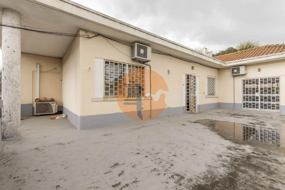 Moradia T5 para Venda em Alvalade Foto 40