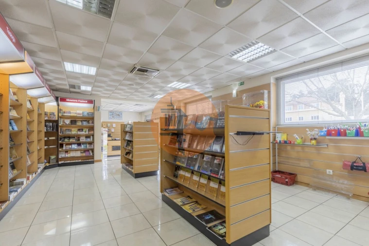 Moradia T5 para Venda em Alvalade Foto 3