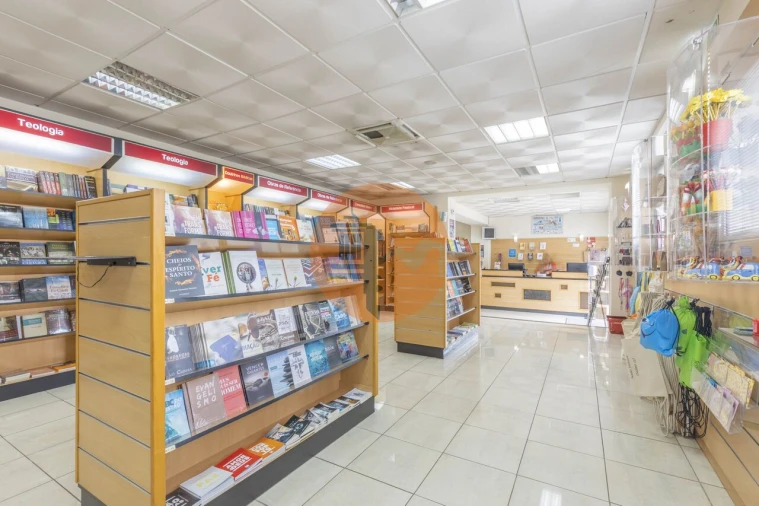 Moradia T5 para Venda em Alvalade Foto 4