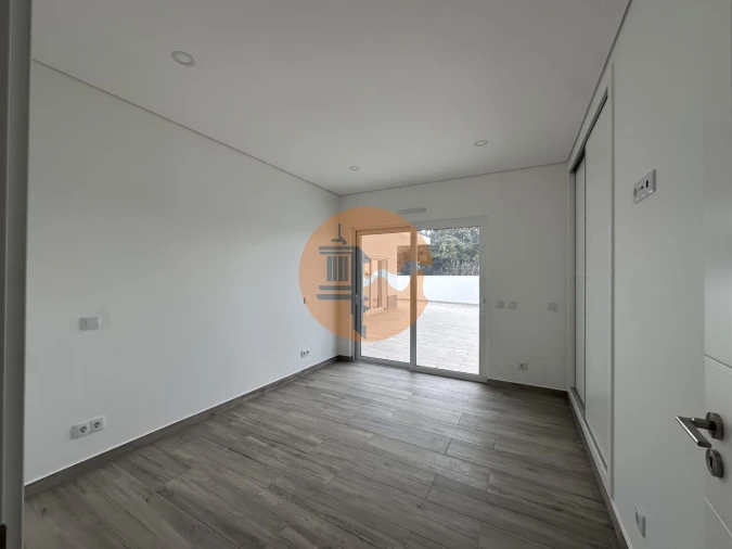 Moradia T4 para Venda em Altura Foto 3