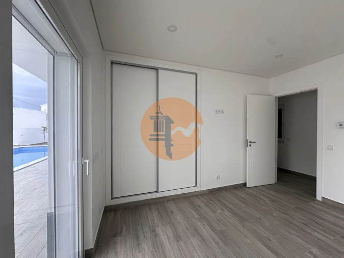 Moradia T4 para Venda em Altura Foto 9