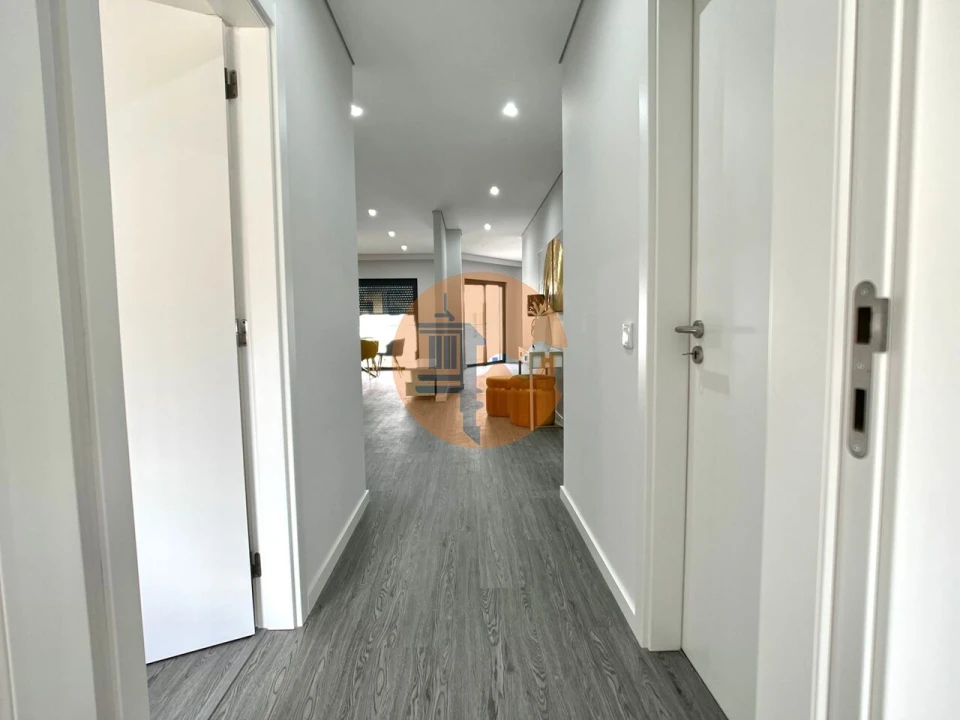 Apartamento T3 para Venda em Quelfes Foto 12