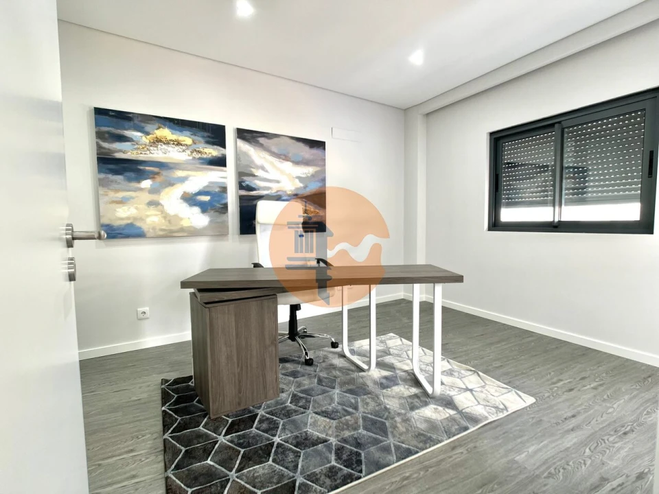 Apartamento T3 para Venda em Quelfes Foto 17