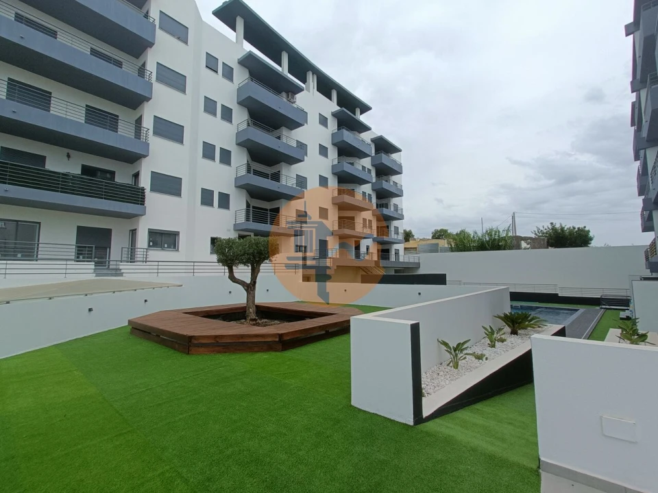 Apartamento T4 para Venda em Quelfes Foto 4