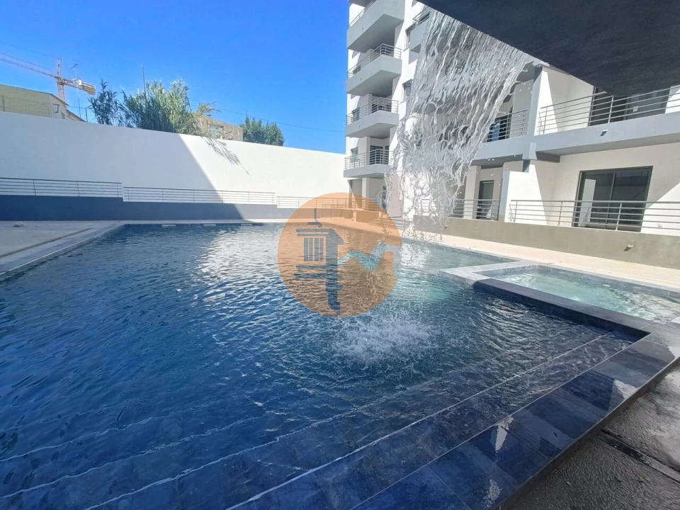 Apartamento T4 para Venda em Quelfes Foto 1