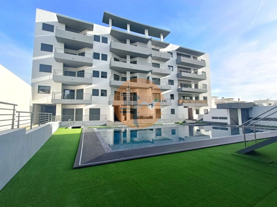 Apartamento T4 para Venda em Quelfes Foto 3